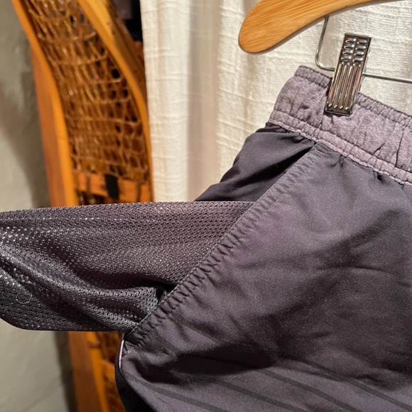Vuori lined athletic shorts - Picture 4 of 5
